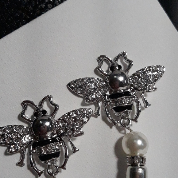 Bee dangling earrings - Picture 3 of 4